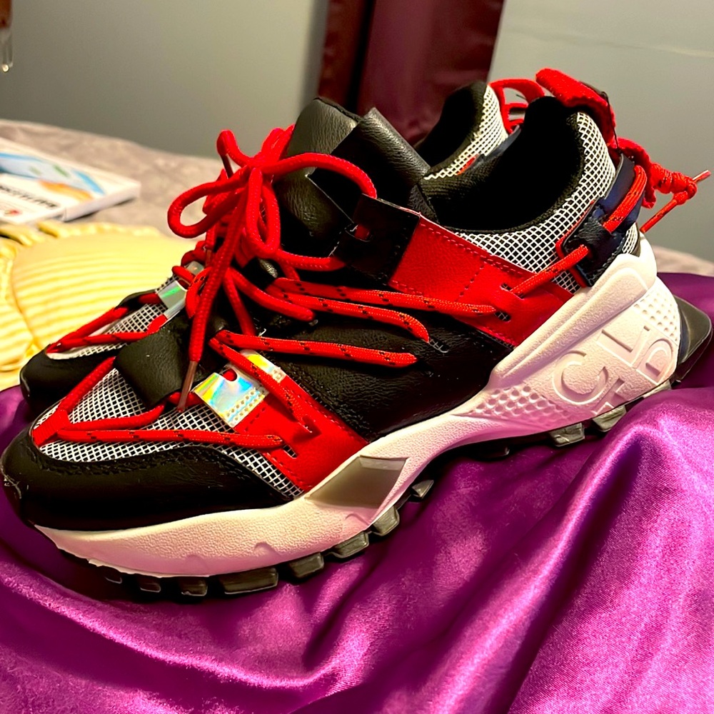 Fashion/gym sneakers